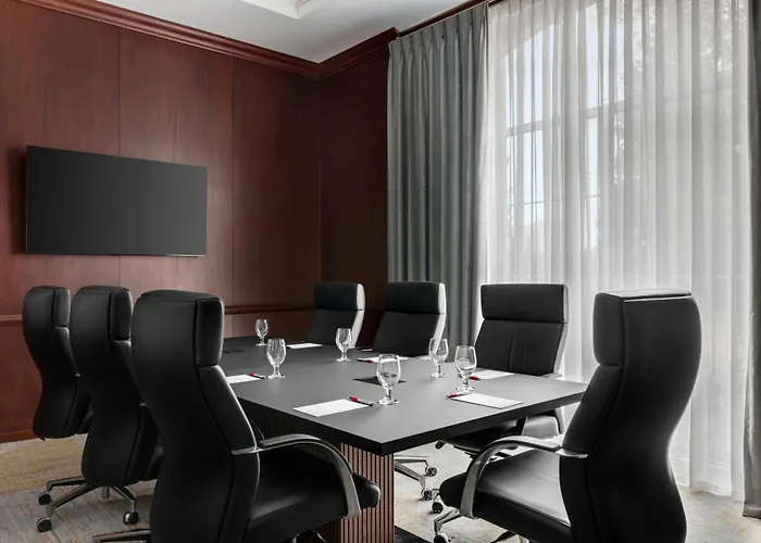 Chicago Marriott Midway Hotel 3*
