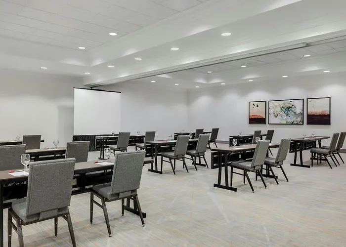 Chicago Marriott Midway Hotel 3*